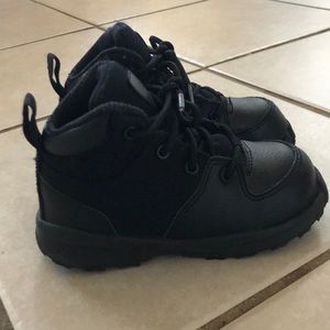 Nike boot sneakers